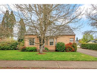 1521 GILHAM Rd, Eugene, OR 97401
