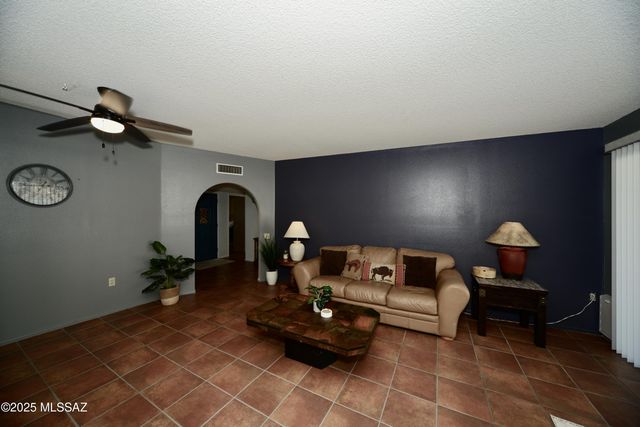 1360 W Camino Alicante, Green Valley, AZ 85622