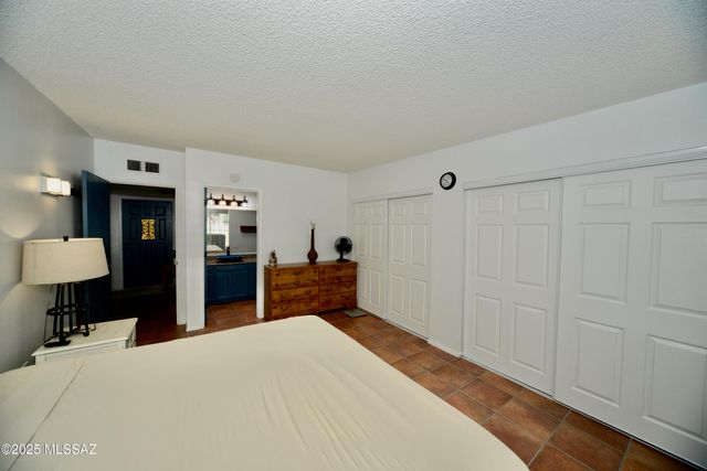 1360 W Camino Alicante, Green Valley, AZ 85622