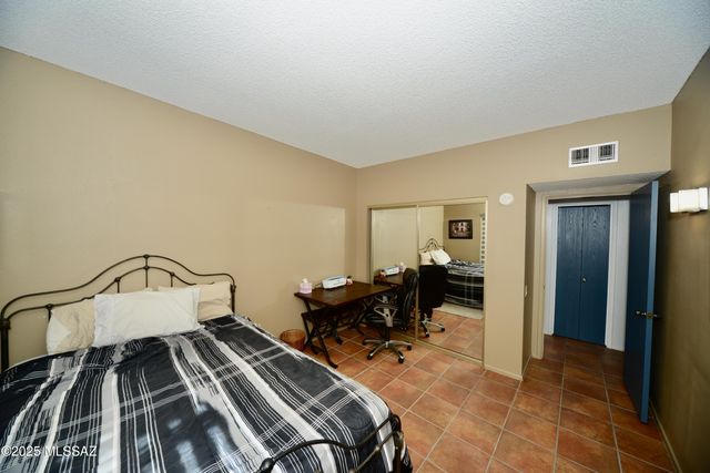 1360 W Camino Alicante, Green Valley, AZ 85622