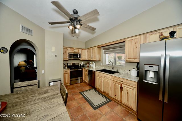 1360 W Camino Alicante, Green Valley, AZ 85622