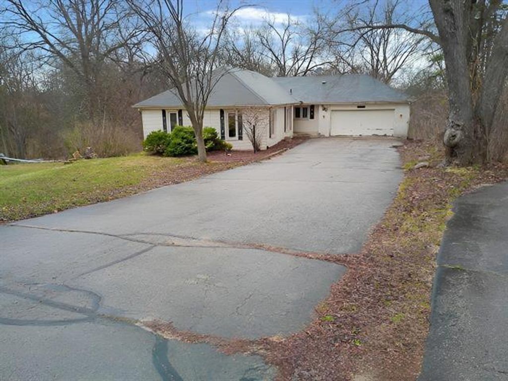 8046 Harvest Hill Drive, Roscoe, IL 61073