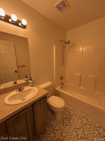 146 Jordyn Way, Oxford Village, MI 48371