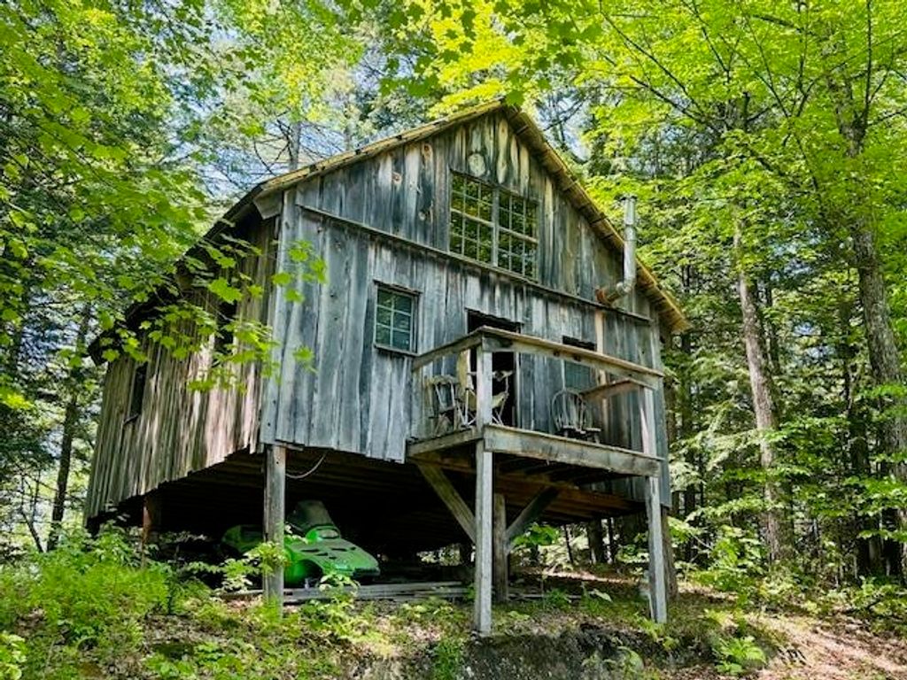 100 Stagecoach Road, Rockingham, VT 05101