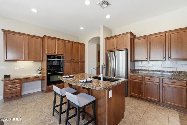 18116 W WILLOW Drive, Goodyear, AZ 85338