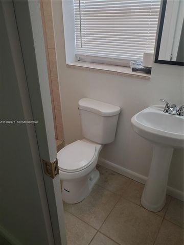 831 SW 14th Ct, Deerfield Beach, FL 33441