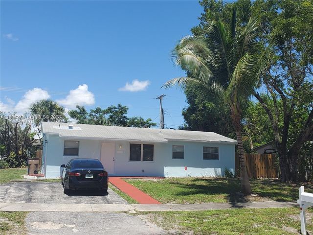 831 SW 14th Ct, Deerfield Beach, FL 33441