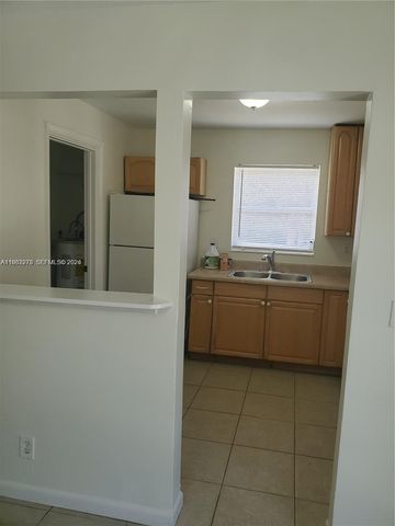 831 SW 14th Ct, Deerfield Beach, FL 33441