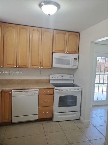 831 SW 14th Ct, Deerfield Beach, FL 33441