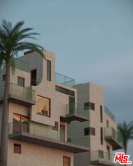 916 Sanborn Avenue, Los Angeles, CA 90029