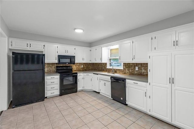 17908 E Cheyenne Drive, Independence, MO 64056