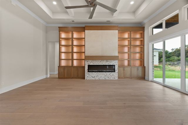 2300 Candlestick Drive, Granbury, TX 76049