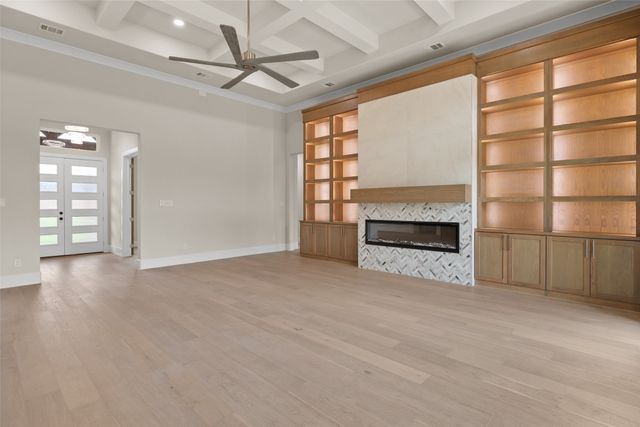 2300 Candlestick Drive, Granbury, TX 76049