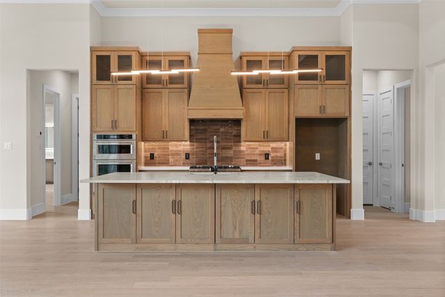 2300 Candlestick Drive, Granbury, TX 76049