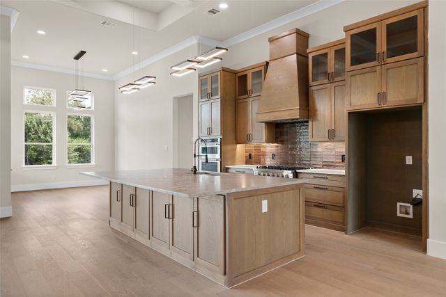 2300 Candlestick Drive, Granbury, TX 76049