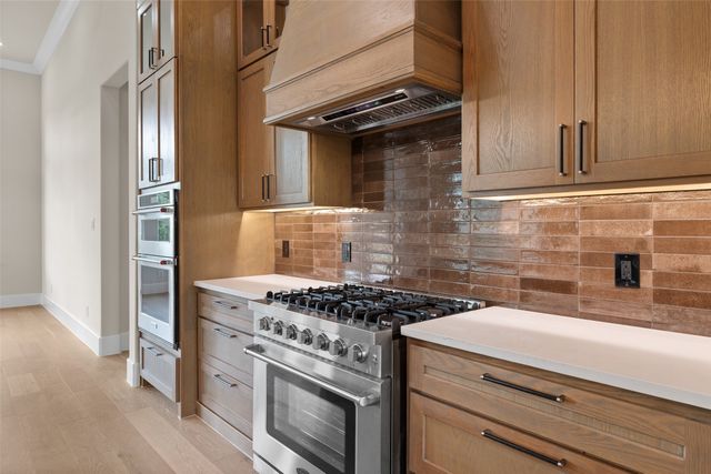 2300 Candlestick Drive, Granbury, TX 76049