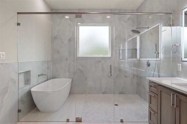 2300 Candlestick Drive, Granbury, TX 76049