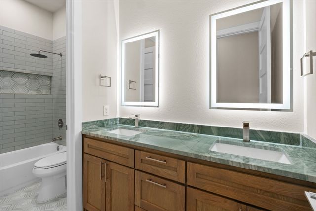 2300 Candlestick Drive, Granbury, TX 76049