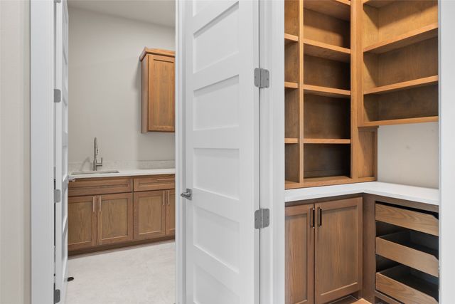 2300 Candlestick Drive, Granbury, TX 76049