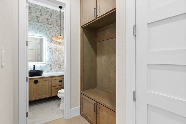 2300 Candlestick Drive, Granbury, TX 76049