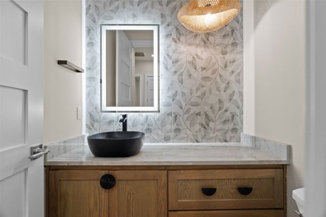 2300 Candlestick Drive, Granbury, TX 76049