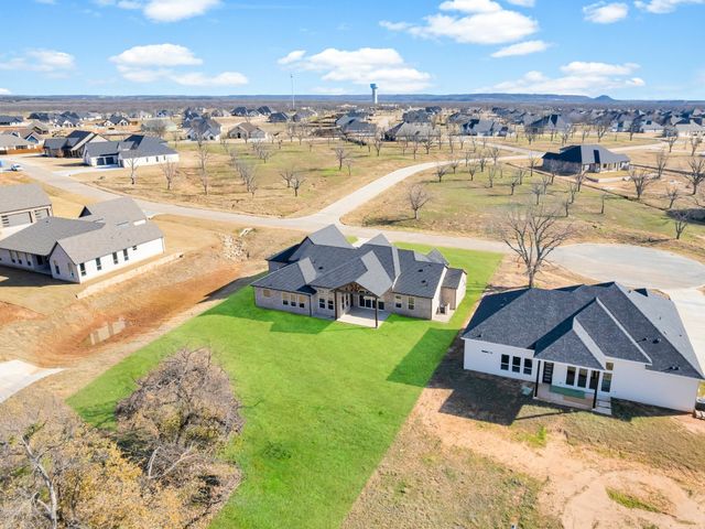 2300 Candlestick Drive, Granbury, TX 76049