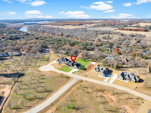 2300 Candlestick Drive, Granbury, TX 76049