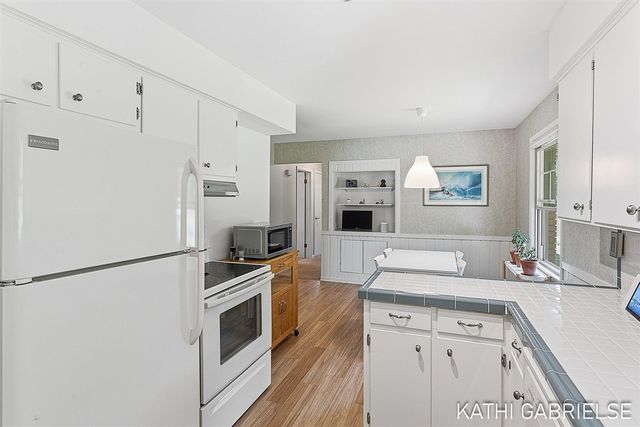 1830 Pine Court, Grand Haven, MI 49417