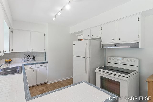 1830 Pine Court, Grand Haven, MI 49417