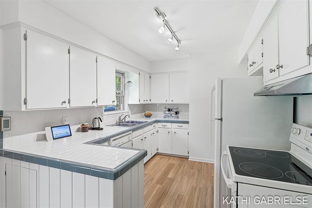 1830 Pine Court, Grand Haven, MI 49417