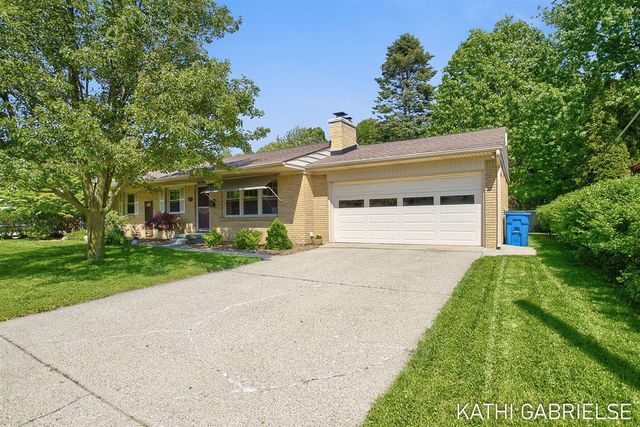 1830 Pine Court, Grand Haven, MI 49417