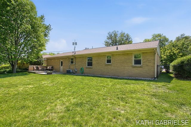 1830 Pine Court, Grand Haven, MI 49417