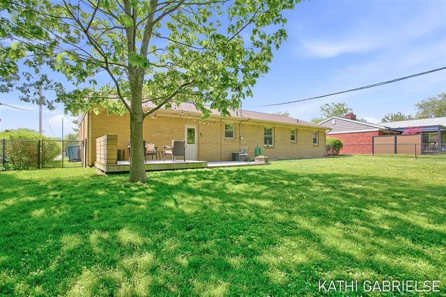 1830 Pine Court, Grand Haven, MI 49417