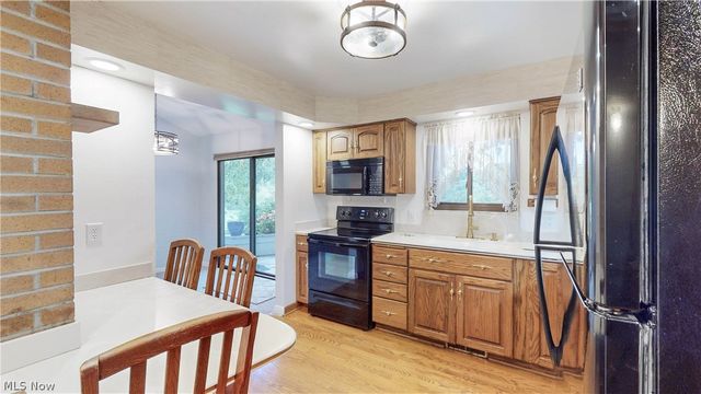 1239 Doralee Drive, Mogadore, OH 44260