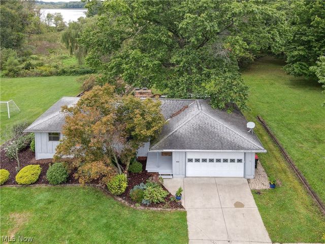 1239 Doralee Drive, Mogadore, OH 44260