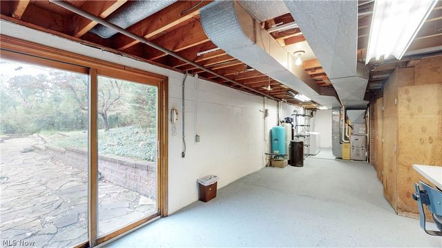 1239 Doralee Drive, Mogadore, OH 44260