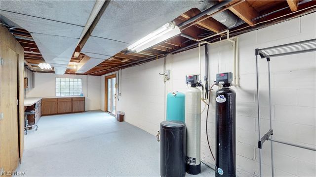 1239 Doralee Drive, Mogadore, OH 44260