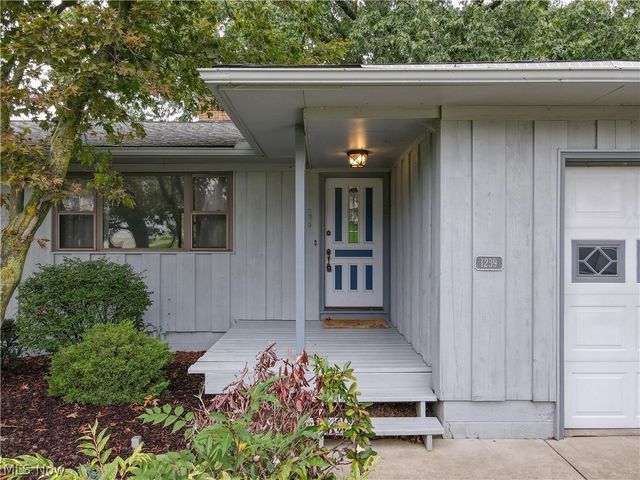 1239 Doralee Drive, Mogadore, OH 44260