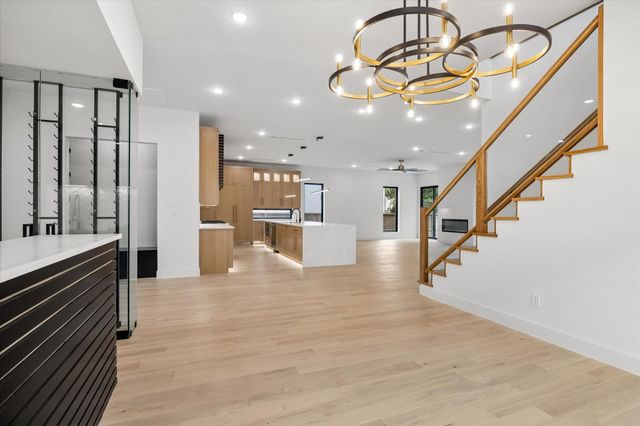 4622 Willow, Bellaire, TX 77401