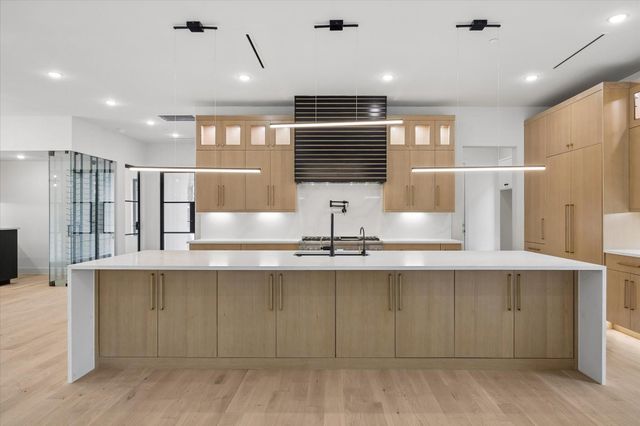 4622 Willow, Bellaire, TX 77401