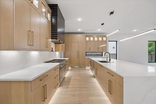 4622 Willow, Bellaire, TX 77401