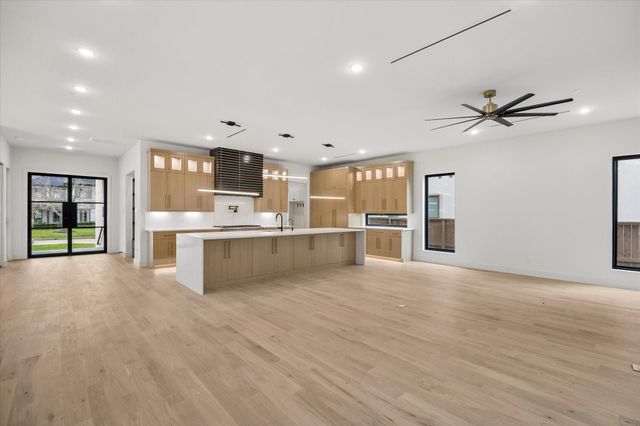 4622 Willow, Bellaire, TX 77401