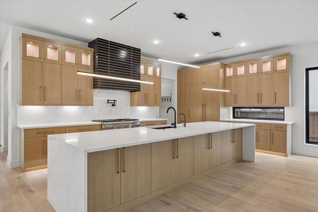 4622 Willow, Bellaire, TX 77401