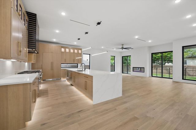 4622 Willow, Bellaire, TX 77401