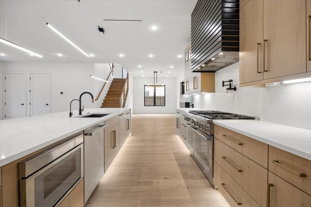 4622 Willow, Bellaire, TX 77401