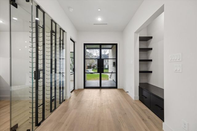 4622 Willow, Bellaire, TX 77401