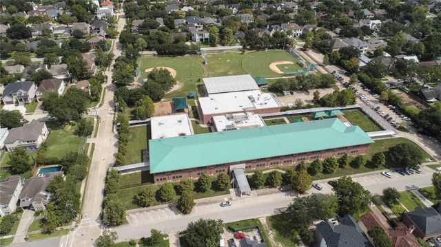 4622 Willow, Bellaire, TX 77401