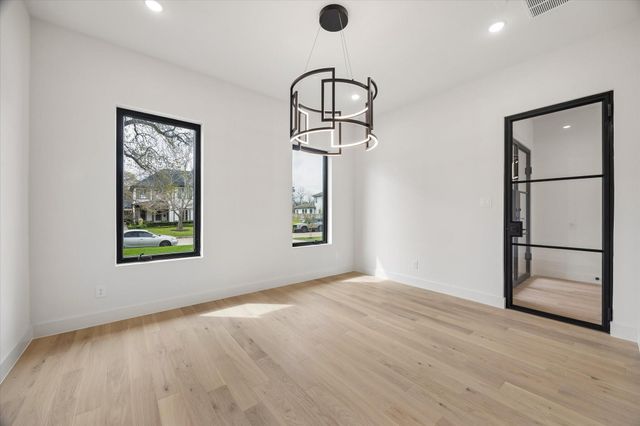 4622 Willow, Bellaire, TX 77401