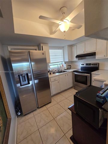 410 NE 17th Avenue 203, Boynton Beach, FL 33435