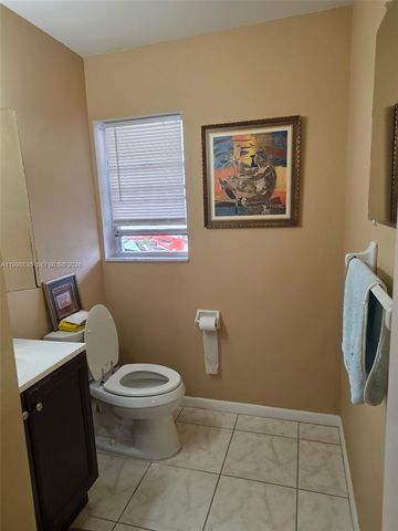 410 NE 17th Avenue 203, Boynton Beach, FL 33435